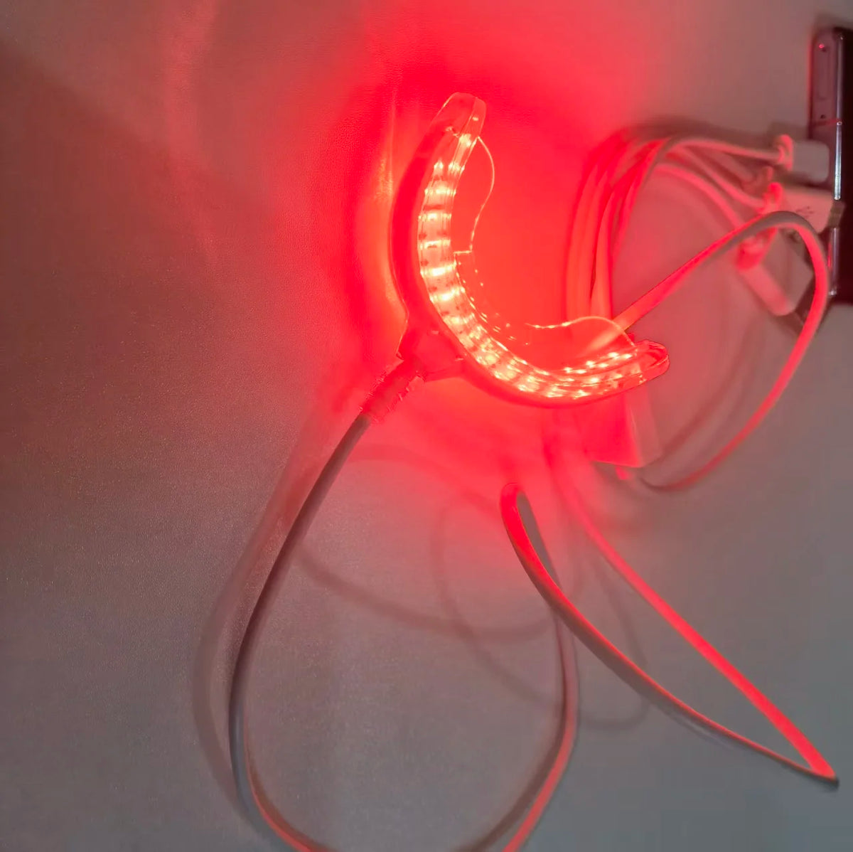 LED Infrared Light, Portable Treatment to Relieve Pain and Whiten Teeth
